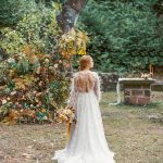 Lush Autumn Fairytale Wedding Inspiration En la mitad de las reconocidas ruinas francesas ⋆ Ruffled[