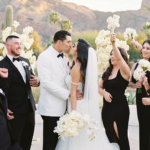 Una boda glamorosa en Arizona con corbata negra, 15 años de trabajo